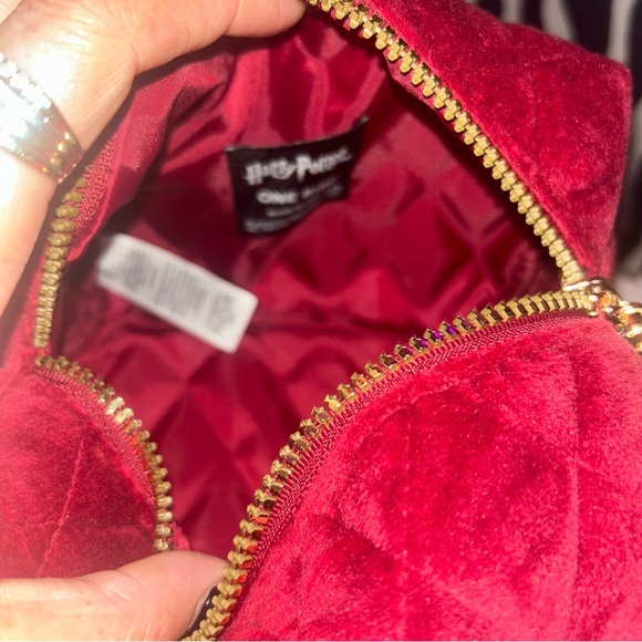 Harry Potter House Gryffindor Cosmetic,  makeup bag. - Picture 7 of 10